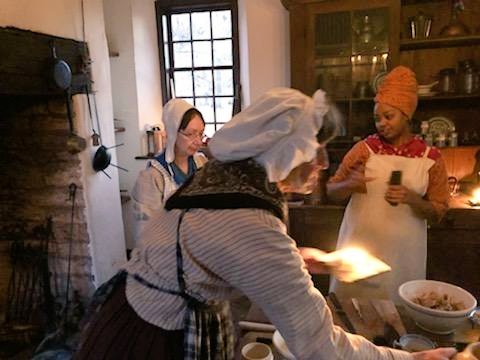 DianaraGold's tweet photo. So........today I was granted my "freedom papers" from @locustgrove! 😂 I toiled and slaved in 80 degree heat, this summer baking bread, and melting😟😓 No more headwrap or 14 layers of dresses, yall!😃
But seriously, I enjoyed the #Christmasside tour, at #LocustGrove today😄 https://t.co/LYsPHIcB7V