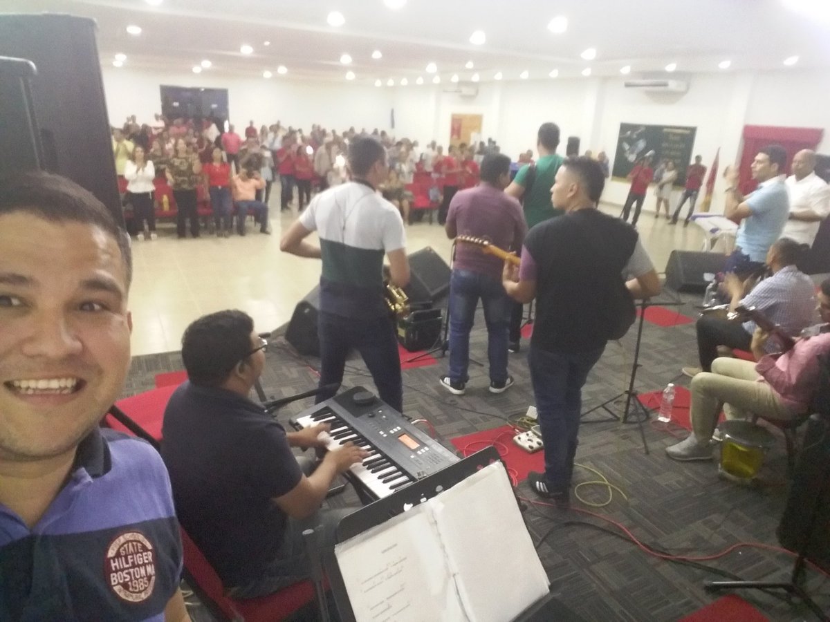 drueda783's tweet photo. Noche de vigilia alabando al Rey de Reyes con mis hermanos @HectorZuleta @carlosaguancha @ChudaMendoza @silfredy https://t.co/Ov6nIxpiie