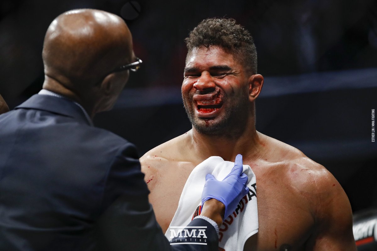MMAFighting's tweet photo. Some life advice: Don't get punched in the mouth by @JairRozenstruik

Alistair Overeem learned this the hard way

🤢

#UFCDC

(📸 @allelbows) https://t.co/0UtfE0iHC7