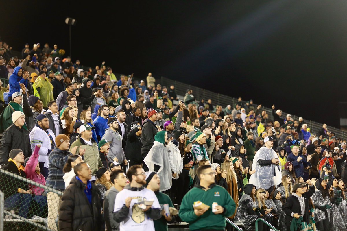 sacstate's tweet image. As our Hornets’ history-making football season comes to a close with tonight’s 42-28 loss in the FCS playoffs to Austin Peay, we’re filled with pride in our amazing team, Big Sky Coach of the Year Troy Taylor — and our loyal fans. Stingers Up!

📷 Jessica Vernone and Kate Chon