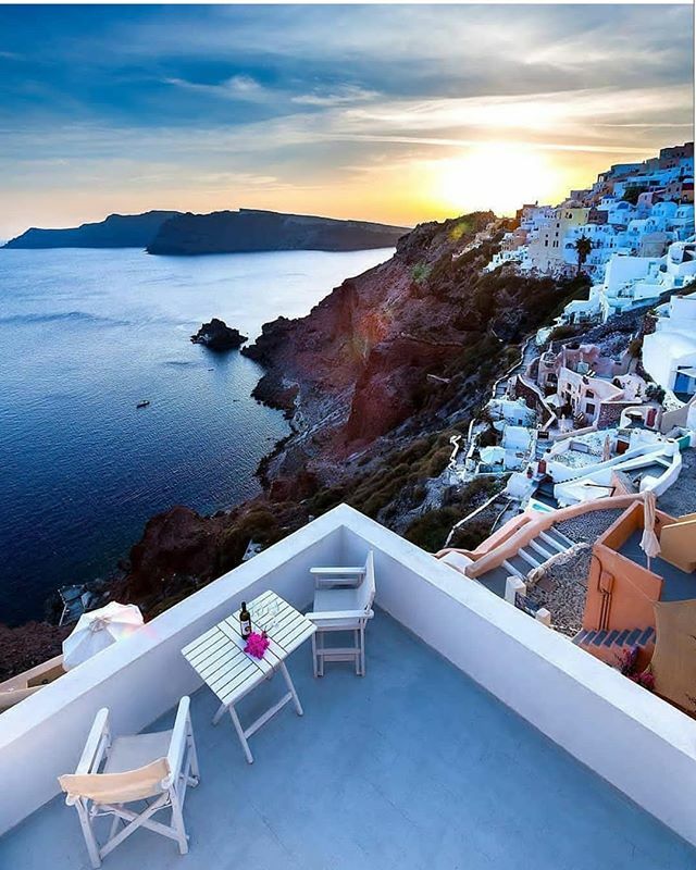 SantoSecrets's tweet photo. What can beat this point of view? #kalimera from #oia 😄
#santorinisecrets #santorini
#lovesantorini #instasantorini #destinationsantorini #thira #greatview #instaoia #calderahouses #balconywithaview #seaview #beautifulsantorini #instasantorini #santo… https://t.co/w0LxEl7GOp https://t.co/KtxzUjffdZ