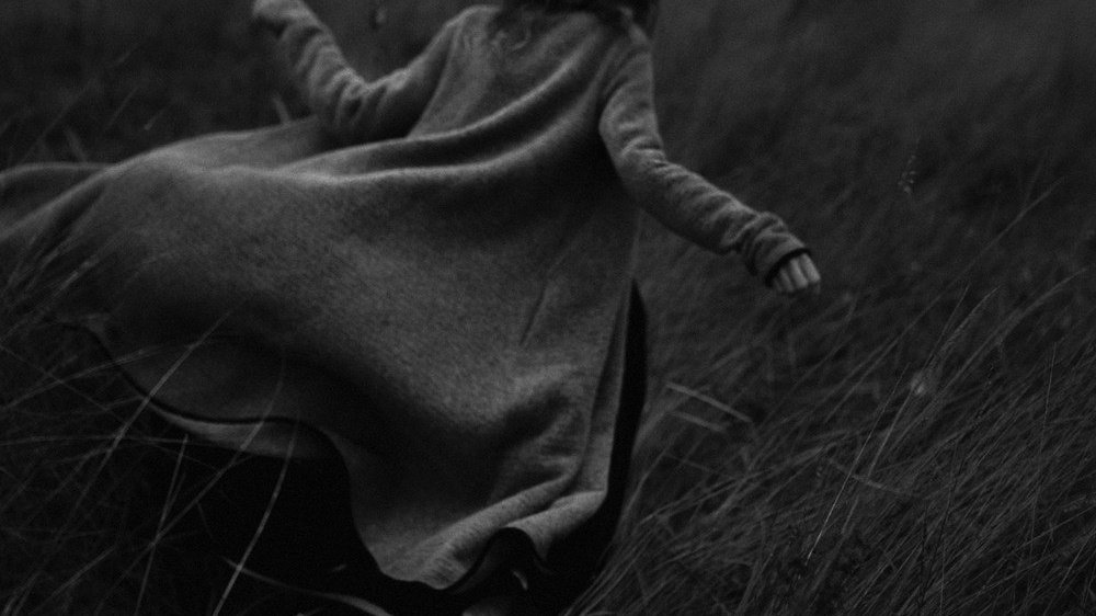 lanteraasa's tweet image. ㅤㅤ
               
        Pernah engkau berlari, tuan?ㅤ
        Mengejar asa yang berjarakㅤ
        Mengejar jejak yang bertolakㅤ
        Pernah engkau? Tuan?

                            ━━━━━━━━ •••••••••••