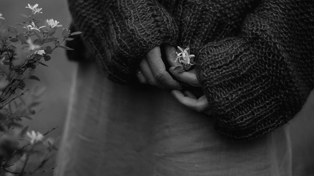 lanteraasa's tweet image. ㅤㅤ
               
        Pernah engkau berlari, tuan?ㅤ
        Mengejar asa yang berjarakㅤ
        Mengejar jejak yang bertolakㅤ
        Pernah engkau? Tuan?

                            ━━━━━━━━ •••••••••••