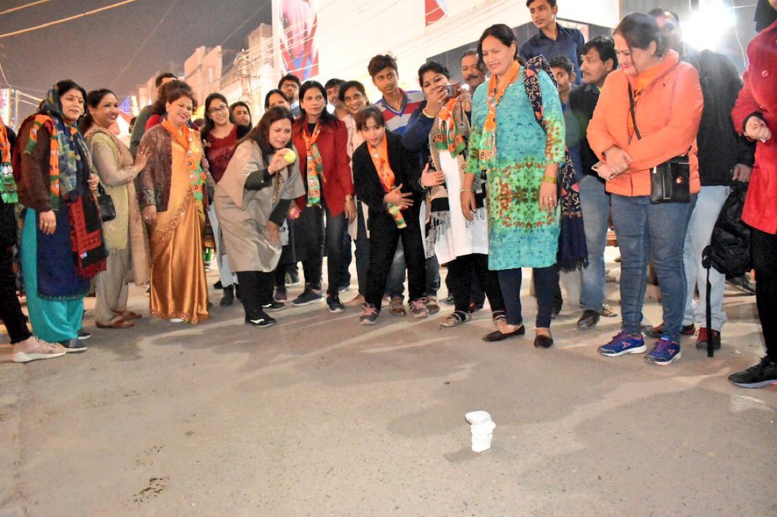 M_Lekhi's tweet photo. Absolutely diverse women being happy, playing,enjoying in the community is normal #accessibility #StepOutAtNight IS NO BIG DEAL!! महिलाएँ बाहर निकलें खेले ख़ुश रहे समाज के कार्यों में अपनी भागीदारी रखें कौन सी बड़ी बात है,यह तो आम होना चाहिए,grateful to all women who came out🙏🏽😊 https://t.co/S6pFtDjj9K
