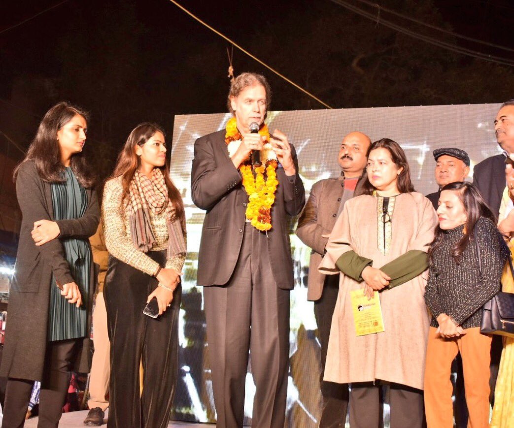M_Lekhi's tweet photo. Absolutely diverse women being happy, playing,enjoying in the community is normal #accessibility #StepOutAtNight IS NO BIG DEAL!! महिलाएँ बाहर निकलें खेले ख़ुश रहे समाज के कार्यों में अपनी भागीदारी रखें कौन सी बड़ी बात है,यह तो आम होना चाहिए,grateful to all women who came out🙏🏽😊 https://t.co/S6pFtDjj9K