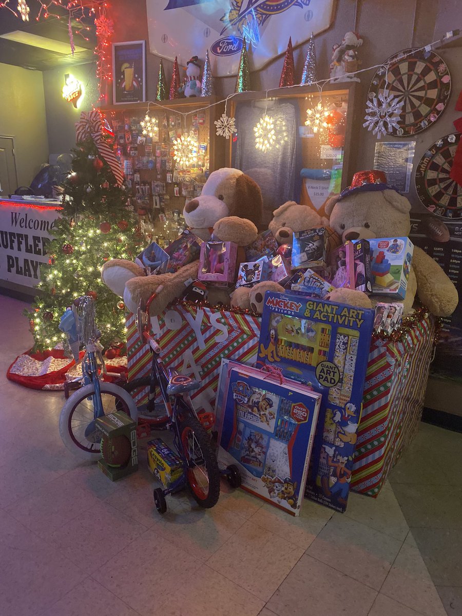 ejhooker's tweet photo. Speechless at the generosity and heart of all who helped @ChiveOnDFW collect toys for Toys 4 Tots in DFW. 
#community #dogood #dfw #kcco @theCHIVE @ChiveCharities https://t.co/tCSaEpKLae