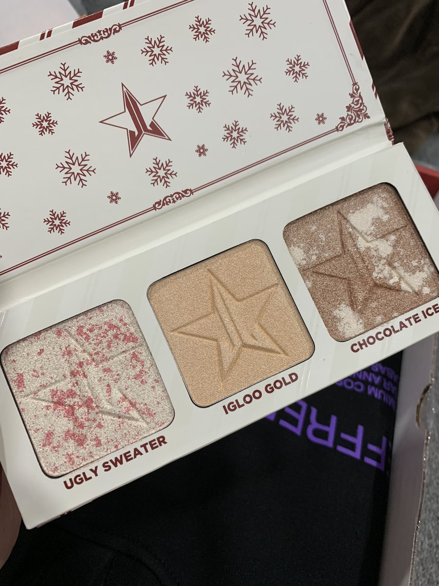 Unfortunately I won’t be able to film an unboxing for my YouTube channel about @JeffreeStar #MysteryBox however I have images!!! This deluxe box is BOMB! I can’t believe it came with the hoodie!!!! I DIED! And the #peppermintfrost is stunning 🥳