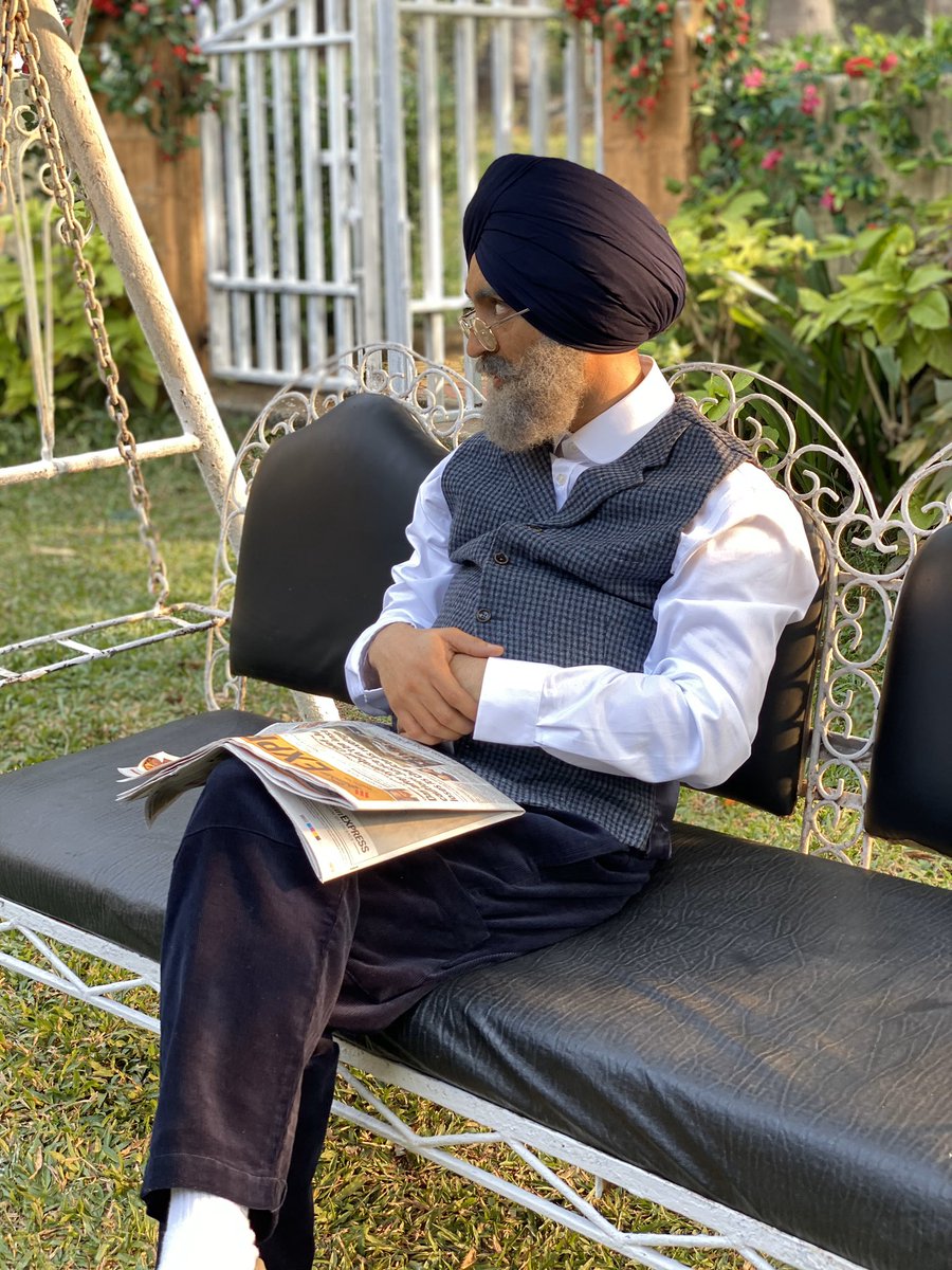 diljitdosanjh's tweet image. When you see Your Crush entering the park ...
Then you realize her husband is right behind her 😂🤣