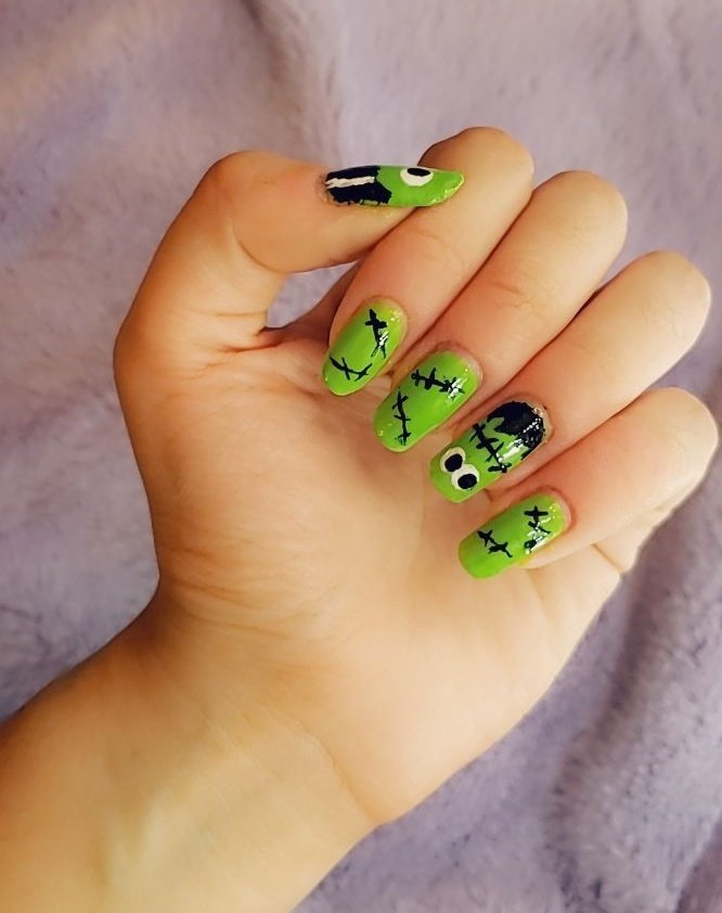 Shahad__Ghost's tweet photo. @itskevghost Here's some nail art i did for Halloween, maybe it'll spark some inspo🧟‍♂😜 https://t.co/2yOtUUWn5Y