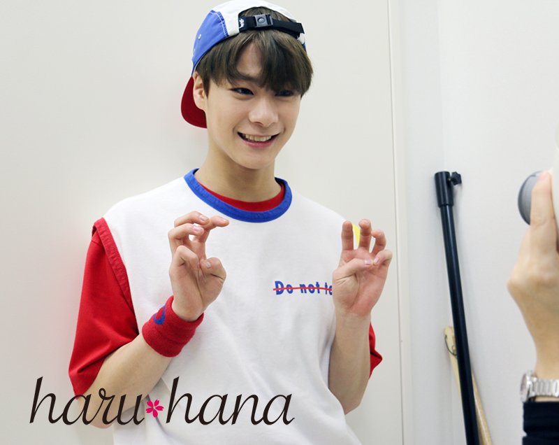Astro_EW330's tweet photo. #ASTRO ~ Haru*Hana Vol. 39 [Translation]
2016.12 &amp; 2017.01 (Part 3 ~ Pair Q&amp;A)
#Moonbin &amp; #Eunwoo
Answers on A,S,T,R,O
Share their experience on drama shooting &amp; being MC
#GetWellSoonMoonbin
#진진 #엠제이 #차은우 #문빈 #라키 #윤산하
#아스트로 #アストロ @offclASTRO @jp_offclastro https://t.co/buIia2QbMz