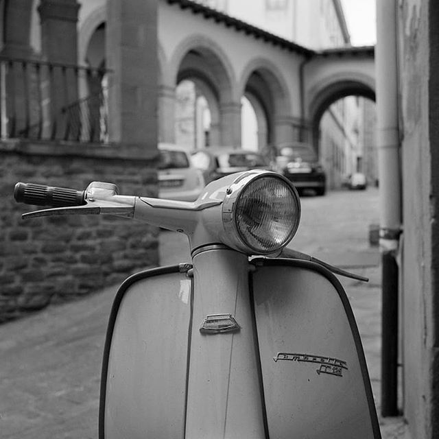 scottmicciche's tweet photo. A lonely Lambretta, cloudy day ... #rolleiflex35f #75mm #planar #ilford #ilfordfilm #hp5plus #fa1027 #lambretta #castiglionfiorentino #toscana #italia #agameoftones #analogvibes #scooter #filmisnotdead #believeinfilm #mediumformat #sixbysix https://t.co/8toI1g9sPC https://t.co/iy3V77X4oH