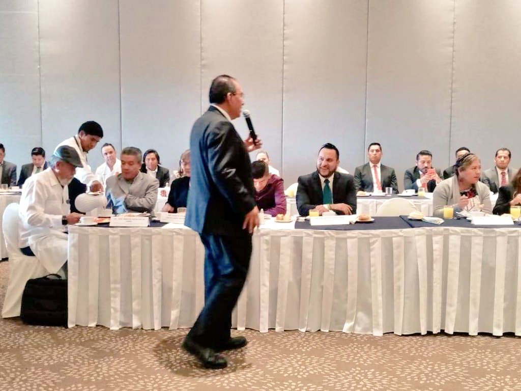 DRJMM_'s tweet photo. Agradezco la Invitación de mis Amigos de la #ANIU quienes hoy tomaron protesta en compañía de su presidente nacional @tonatiuhbalsa así como de @fabianhevi @SINFRA_GobOax y amigos presidentes de los gremios más importantes de la Ingeniería en Oaxaca. FELICIDADES @alejandromurat https://t.co/H5IPF10IRH