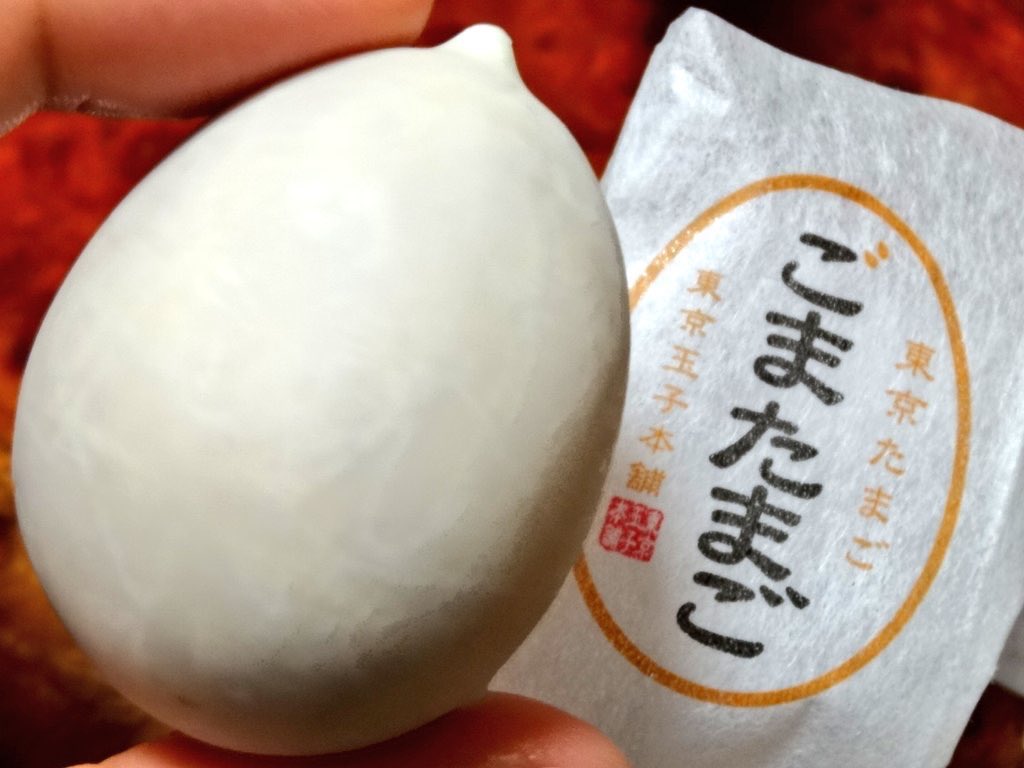 ぶらくら 銀座たまや ごまたまご T Co Fdbsiqmvdc 公式webページより ごまのペーストと黒ごまあんをカステラ生地で包んでホワイトチョコでコーティングしたかわいいたまご型のお菓子です 19年12月1日 羽田空港にて 東京土産