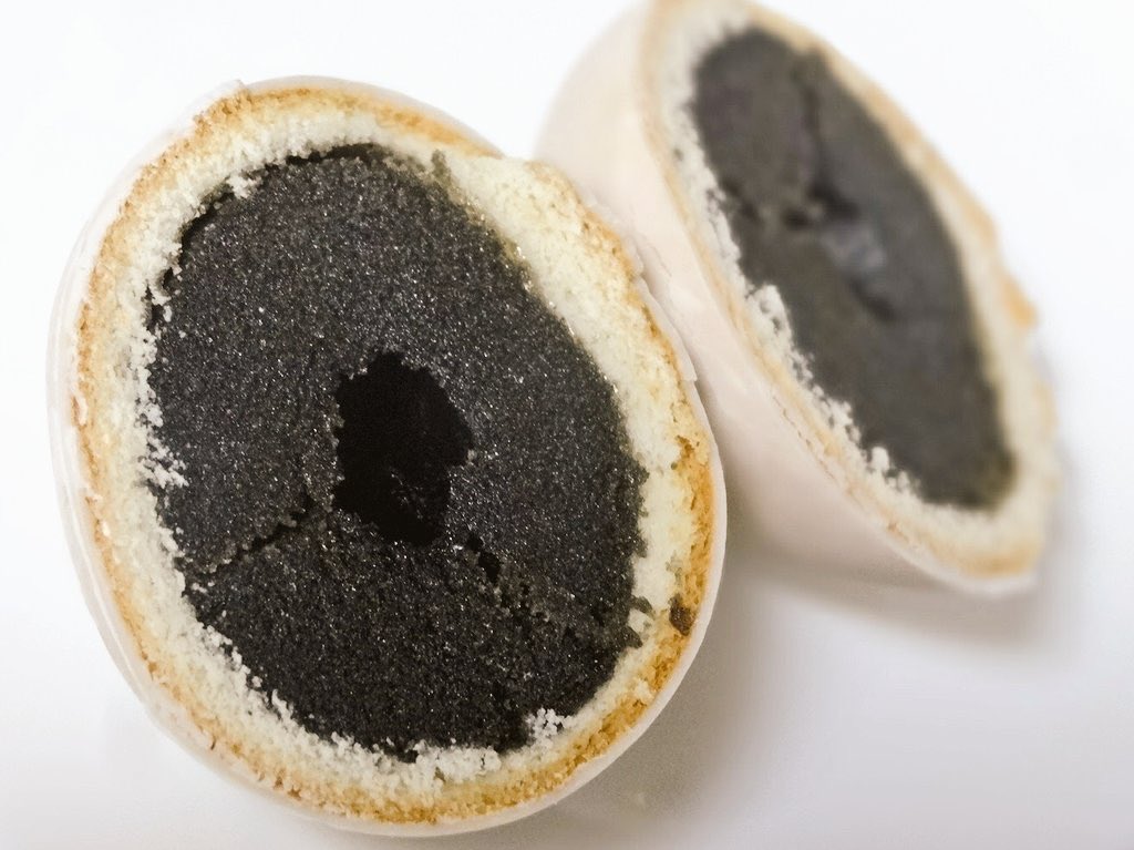 ぶらくら 銀座たまや ごまたまご T Co Fdbsiqmvdc 公式webページより ごまのペーストと黒ごまあんをカステラ生地で包んでホワイトチョコでコーティングしたかわいいたまご型のお菓子です 19年12月1日 羽田空港にて 東京土産