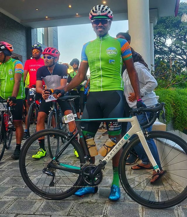 bikeyvenky's tweet photo. Day 1 of @tourofnilgiris 2019 underway! This was just before the start. Right now downing some yummy akki rotti lunch some 60k away from Hassan! :) .
#tourofnilgiris #TFN2019 #SpectrumRacing #bvcoaching #strongerfaster #Chapter2Bikes #Chapter2India #ther… https://t.co/8fBaYCHxh6 https://t.co/6Rch8tc4r4
