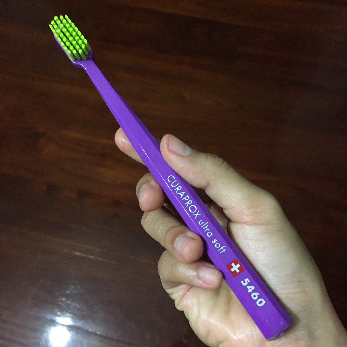 ithip_'s tweet photo. มาจ้ะไม่คิดไม่ฝันว่าจะกดสั่งเหมือนกันกับแปรงสีฟัน205฿ถือว่าสูงกว่าท้องตลาดทั่วไปแต่คุณภาพที่เคลมไว้ว่ามีขนแปรงกว่า5,460เส้นทำความสะอาดกว่าแปรงทั่วไป5เท่า ซึ่งจริงมากกกกก! ปกติใช้รุ่นนิยมอันนึงรู้สึกมีคราบติดที่ฟันไม่สะอาด จะแปรงนานขึ้นย้ำที่เดิมเยอะขึ้นก็เจ็บเหงือกอีก ไปค่ะ ตำ!!! https://t.co/zyb8j1r8oe