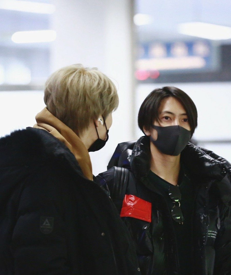 YuuJae5959's tweet photo. Pues Yamapi como bien amigo y hying de Joongie lo acompañó hasta Seúl ainzzz los amo con tood mi corazón. #J_JUN #LoveCovers #Jaejoong tiene buenos amigos leales Kyaaaa #TomoJun #PiJun 😍 https://t.co/NFcPbked1f