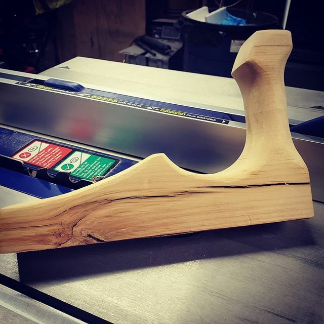 BrianSaathoff's tweet photo. Tool shopping today, I saw a push block for sale. I decided to make my own instead from scrap wood and a bit of sandpaper. 
#makeyourowntools #makewithwhatyougot #bandsawcarving https://t.co/nb4I5ZqHU4 https://t.co/REjz1111By