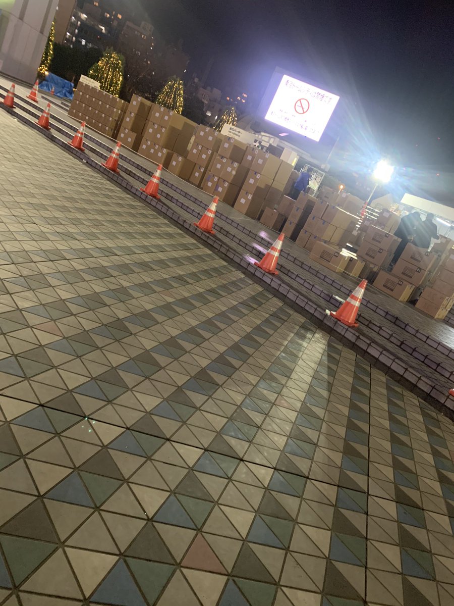aaa07070930's tweet photo. 【拡散希望】12/8（日）終演後の21時頃、写真の場所にこちらのキーホルダーが落ちておりました。スタッフさんに届けています！
#AAADOMETOUR2019PLUS  
#AAA
#落とし物
#AAAグッズ https://t.co/mSGyzwyggE