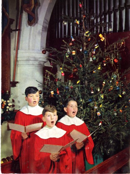 TheWilsonChelt's tweet photo. Have you put your #ChristmasTree up yet? They certainly have on this 1960's menu card from the Plough Hotel (one of many menus cards that we will be likely tweeting this advent) #MuseumAdvent #FestiveCollections #TreeTime #ChrismasIsComing #DayEight https://t.co/N79Q3ch9Fk