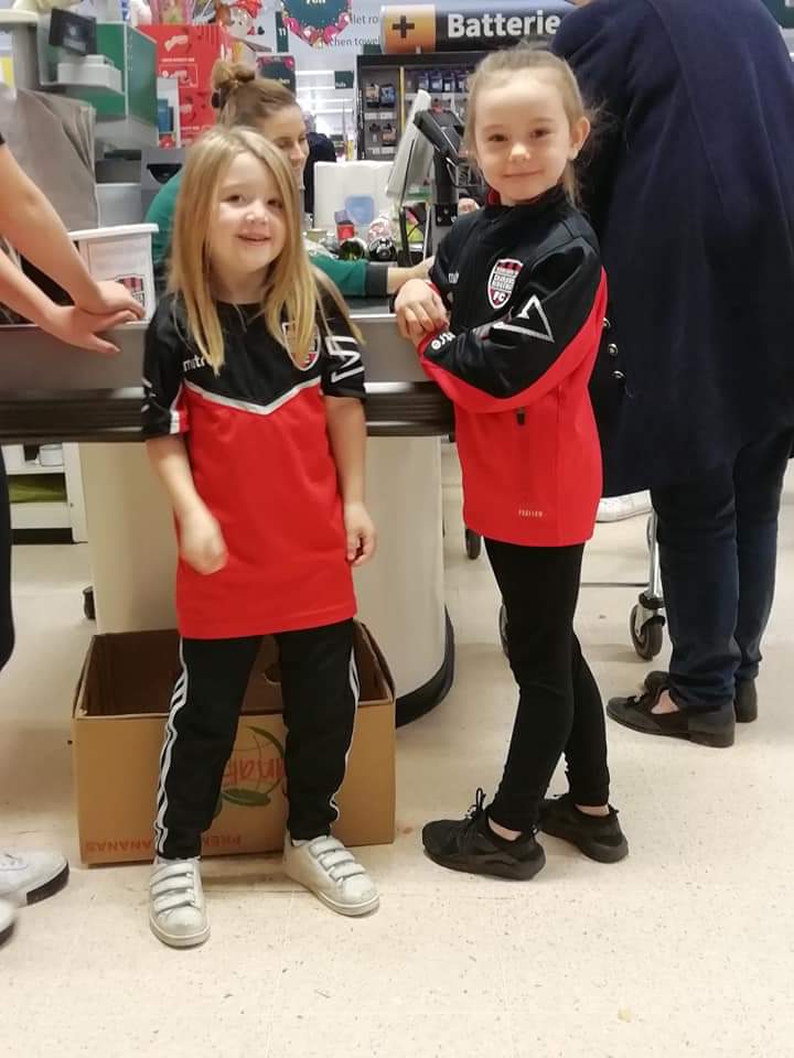 CharnockGirls's tweet image. Remember, if you are out shopping today then call into @Morrisons at Meadowhead to pick up your  groceries and say hello to our fabulous bag packers. 
How can you not give generously to those happy faces? 😁
#CharnockGirlsFC
#EveryPennyCounts
#Fundraising