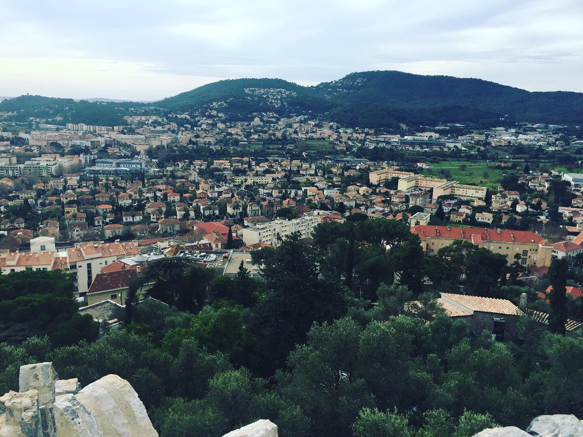 FridaFeride's tweet photo. Unutma, yokus asagi inmek kolaydir ama manzara tepeden seyredilir! It’s easier to go down a hill than up it but the view is much better at the top!#travelphotography #seyahat #seyahatblog #seyahatfotografları #işimseyahat #manzara #turkey #france #travelfrance https://t.co/SKuvrO1i0M