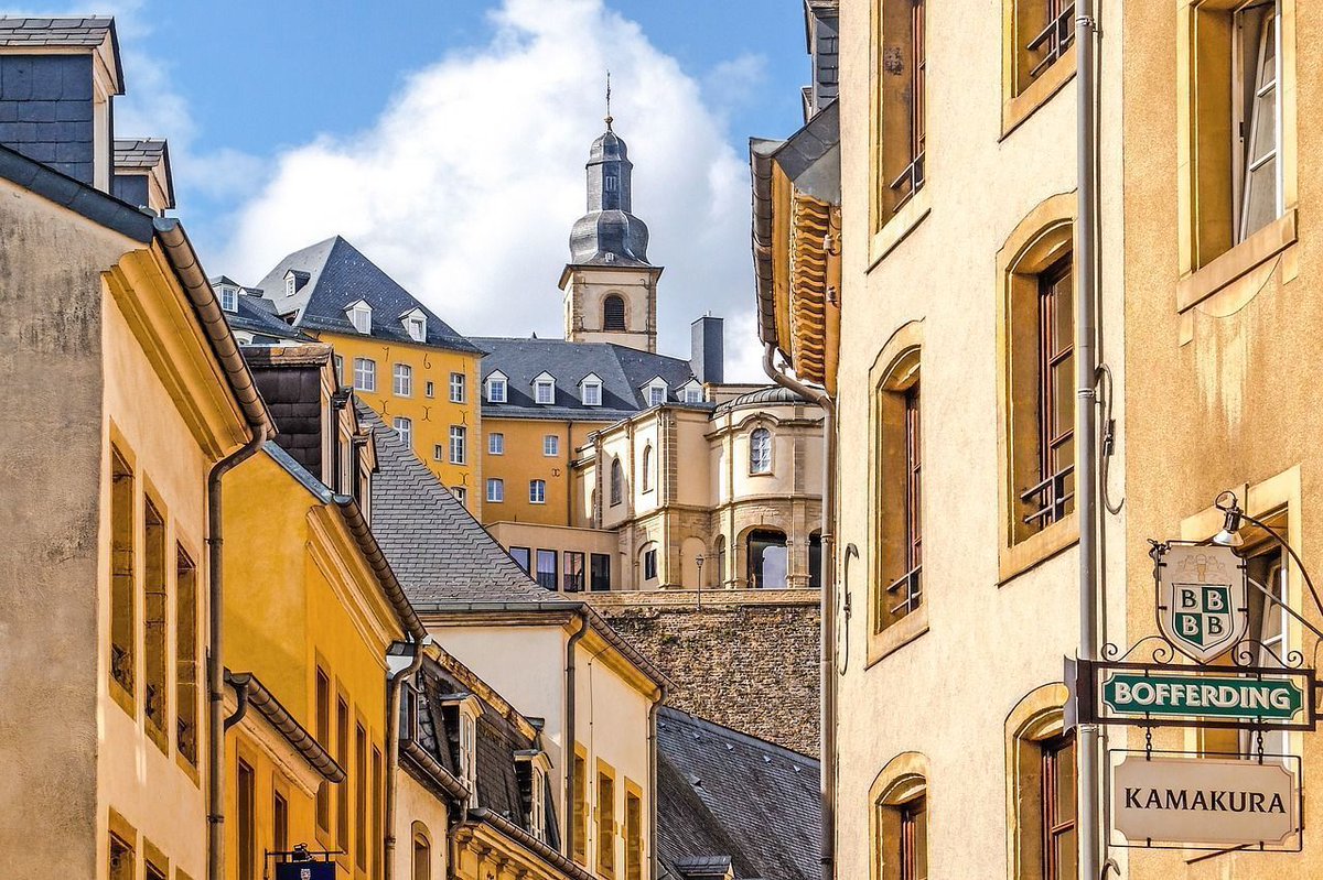 Have you visited #Luxembourg yet? It's so close to K-Town/Ramstein and a real hidden 💎. Listen to our episode all about one of the smallest countries in the world! 🎧 buff.ly/2LHC15o
🇪🇺 #exploreeurope 🇱🇺 #visitluxembourg