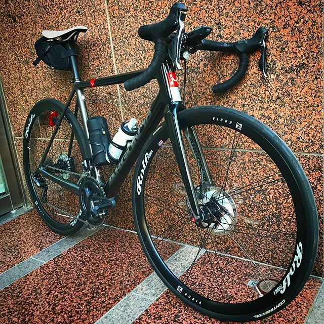 u2bikes's tweet photo. ARGON18/GALLIUM PRO DISC 15TH ANNIVERSARY EDITION
他モデルと一緒にそろそろ日本に再入荷予定🤤、こいつはいいぞ！
#ramonbikes #argon18 #galliumprodisc #相談 #予約受付中 #rolfprima #vigordisc https://t.co/Vli4jhoZT3 https://t.co/r6U7NWfXg4