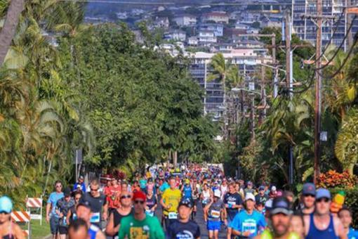 QueenKHotel's tweet photo. Whether you are participating or spectating the Honolulu Marathon be aware of all road closures tomorrow. Queen Kapiolani guests enjoy a nice brunch buffet at Deck or walk over to the festivities in the park located right across the street. Best Wishes to all runners. https://t.co/ksylds6DvR