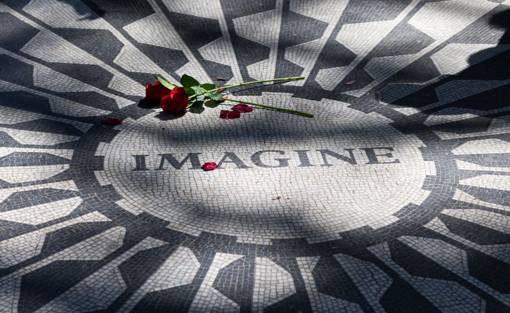 TheGuideLpool's tweet photo. It was 39 years ago today that Liverpool's most famous son, #JohnLennon was shot dead outside his apartment in New York, taken far too soon.

John Lennon
09.10.40 - 08.12.80
❤️ https://t.co/BZQST4ooPo
