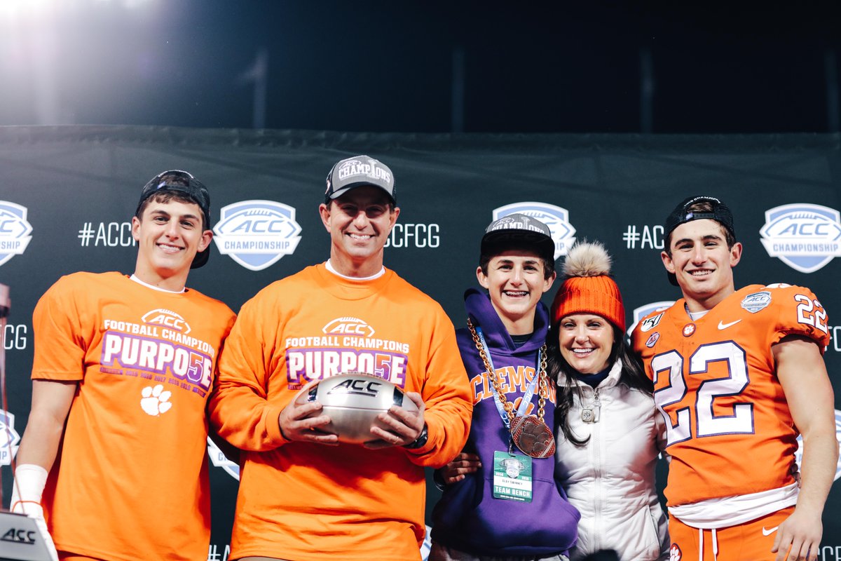 ClemsonFB's tweet photo. #ClemsonFamily 🐅 https://t.co/4OXnsfv89m