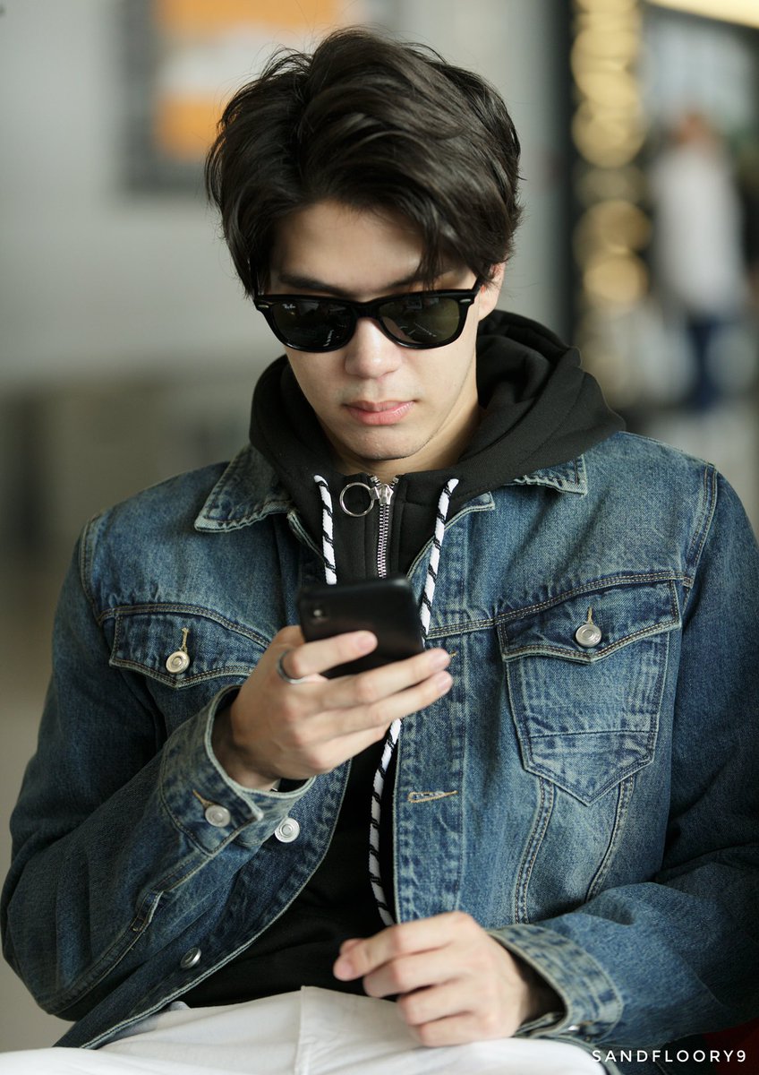 sandfloory's tweet photo. [KIX] นั่งเฉยๆก็เท่ห์มาก 😎

@benjaminbrasier 
#หมาป่าเบญจมินทร์ https://t.co/fL377lbyVV