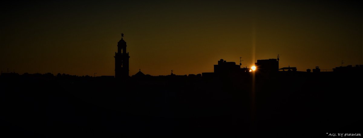 The first lights of the day on the Vendrell skyline #tatarlak <a href="/MeteoGouda/">Meteo Gouda</a> @SevereWeather_N <a href="/MeteoGroupWeer/">meteogroupweer</a> <a href="/WilliamHuizinga/">William Huizinga</a> <a href="/WNLVandaag/">WNL Vandaag</a> @WeerEnLucht <a href="/whoebert/">Ir. Willemijn Hoebert</a> @EarthPixDaiIy <a href="/marcopverhoef/">Marco Verhoef</a> <a href="/500pxrtg/">Photography RT Group</a> <a href="/DSunsets/">DutchSunsets</a> <a href="/hetweerdanweer/">Wateenweer</a> @weermanreinier @weerenradar  <a href="/hetweerlokaal/">Het Weer Lokaal</a> <a href="/NOS/">NOS</a>