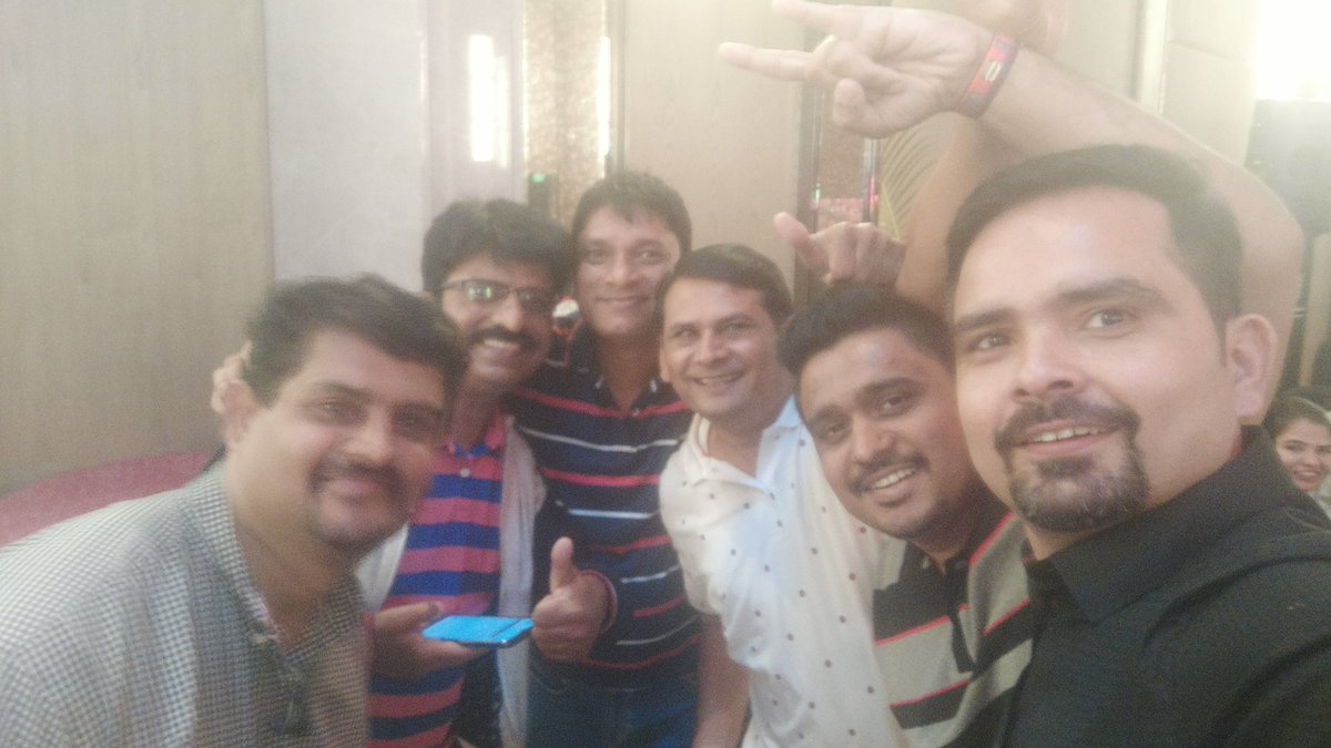 gauravm24's tweet photo. #ISLWaves2019 Fun with colleagues https://t.co/SytcMuDZWY