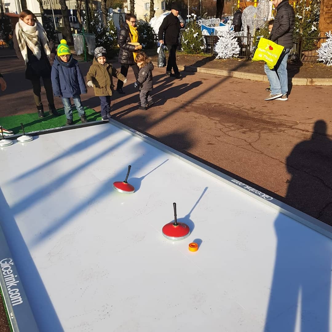 air2jeux's tweet photo. Toujours un plaisir de donner de la joie aux petits comme aus plus grands pendant cette période de l'année !!!
@air2jeux
#arbredenoel #noel #rodeomecanique #renne #snowmécanique #curling #eisstock #structuresgonflables #chateauxgonflables #jeuxgonflables #livrygargan #meaux https://t.co/sqyTdYGmei
