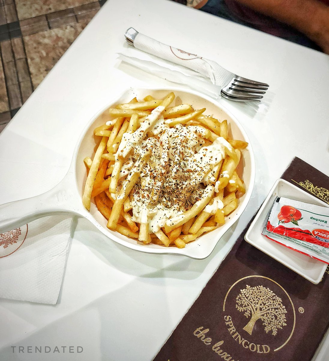 trendated's tweet photo. All you want a delicious cheesey French fries along with peri peri 😋 on a chilled out Sunday afternoon. 

Tag your French fries! 🍟

Tags:
#frenchfries
#cheese
#peri
#periperi
#food
#foodie
#foodporn
#taste
#delicious
#springold
#springoldcafe
#azadnagar
#andheri
#trendated https://t.co/99B5dmzxDL