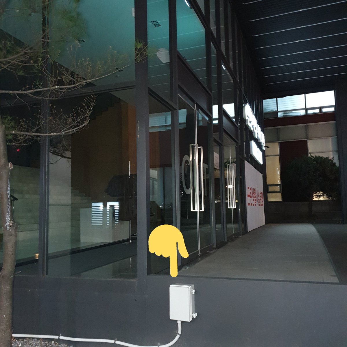 2~3년전에 만든거라 퀄리티가 그리 좋지 못한데 아래 장소에서 무인나눔 진행합니다!
많이 찾아주세요❤
▪️떡메모지
▪️투명스티커
▪️사각스티커
▪️투명포카
(메모지는 아주 소량이에요!)
#장동윤 #JangDongYoon
