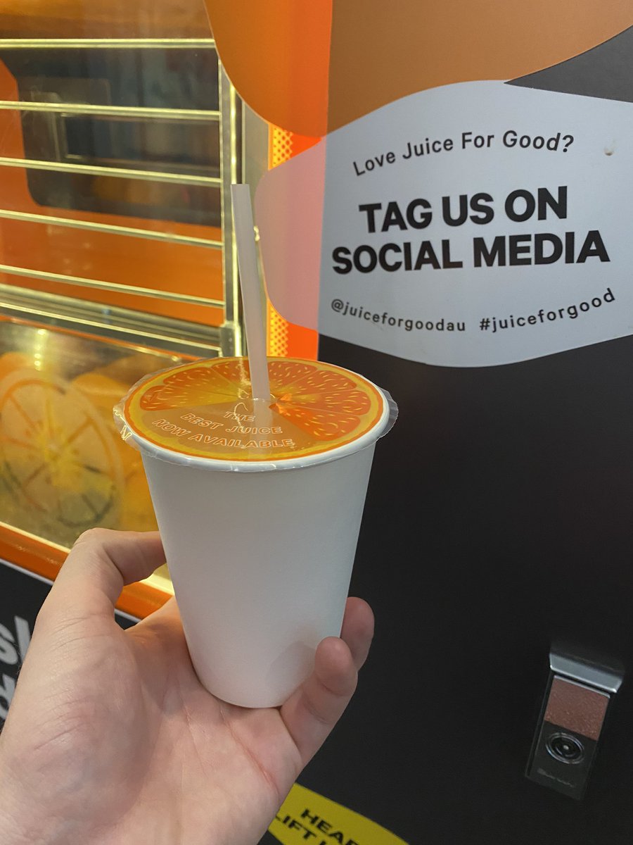 BeauGiles's tweet photo. Just paid $4 for freshly squeezed orange juice made by a robot #juiceforgood 🍊 https://t.co/DJYEyW6VUh