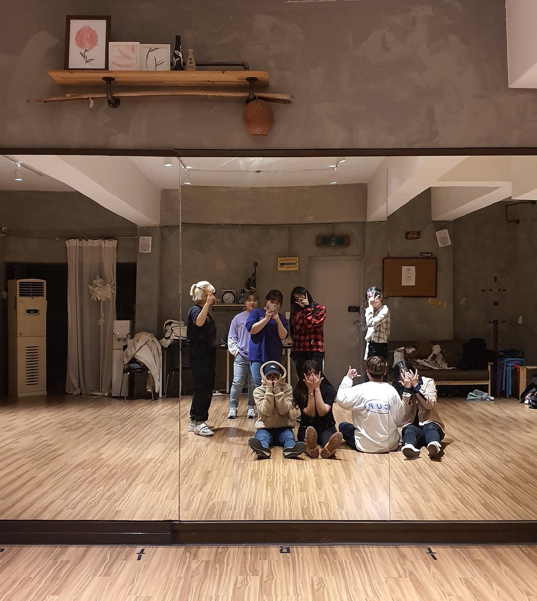 CHILLI_SVT's tweet photo. 🤙오늘의 배칠이들🤙

여러분들도 따뜻하게 입고 감기 조심하세요!! https://t.co/toIJPqjjL7