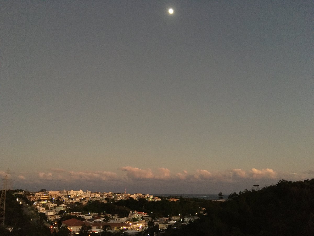 羽田空港からの 六本木ヒルズなう 月と東京タワーがイイ感じ サンカフェ