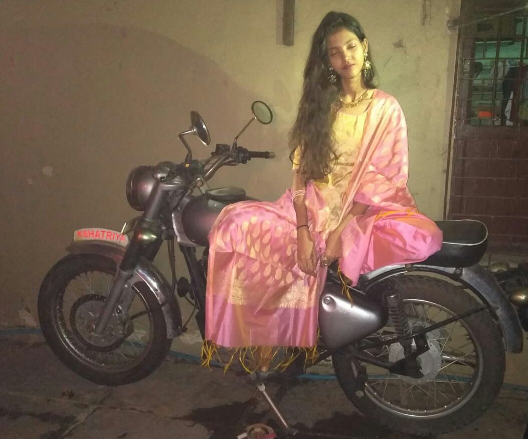 manisha2799's tweet photo. #Chillingscenes #latediwalipost #Bullet #classic350
Ps: I was told to do the pooja of the bullet while I was relaxing on it😂 https://t.co/SiwSOb1nDQ