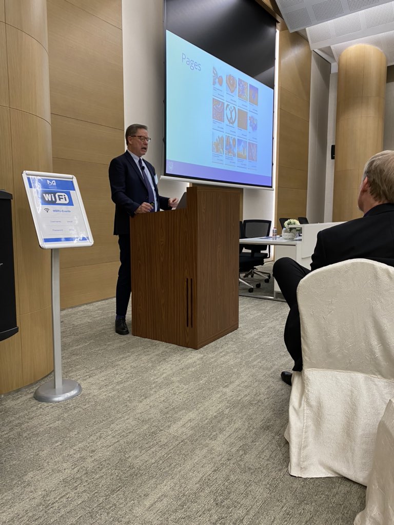 FarrisTimimi's tweet photo. @HiveDan reminds us of the old proverb “If you want to go quickly, go alone. If you want to go far, go together” #PowerIfCommunity #HCSMDXB19 #MCSMN https://t.co/uSA1IJ57YE