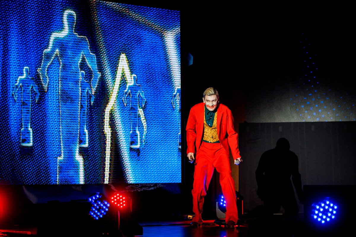 А есть ли в зале министр Мединский? <a href="/gudokgudok/">александр гудков</a> #вебпремия #webaward