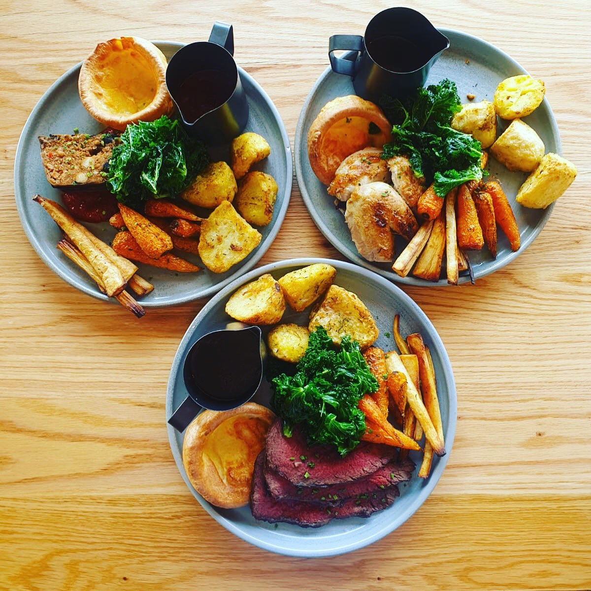 Hard week with Christmas partying? 🤪 Need to have a chill day &amp; have a lovely Roast? 😌
Serving from 12pm our Beef, Chicken &amp; Veg roasts will get your energy levels back up! 😋
#sundayroast 
#streatham 
#streathamhill 
#reenergise