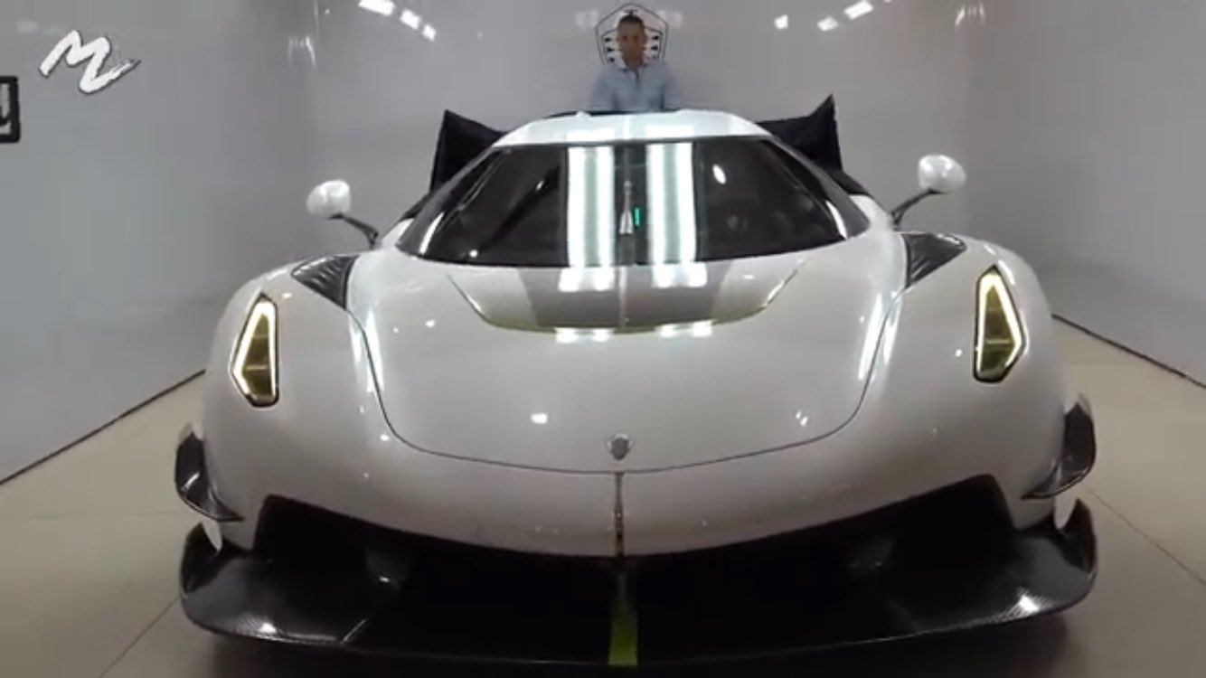 توییتر える در توییتر 前澤さんのyoutubeで買ってた車 ケイニーグセグ 聞いたこともない車 だけどアニメや映画に出てくるような車みたいだな 1600馬力で時速3 400 凄っ T Co Iax5jv3dq1