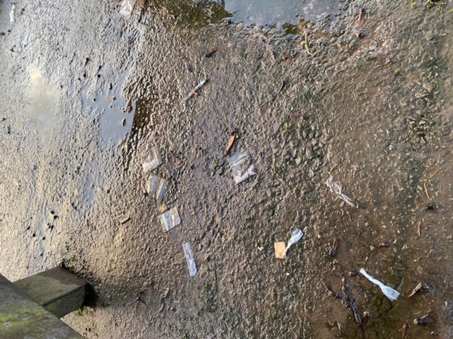 drbeardsworth's tweet photo. Beware, think these are drugs at Wilmslow Carrs park. Tried calling 101 but no answer and lost signal #wilmslow @wilmslowcouk @PoliceWilmslow couldn’t pick up as had dog and kids with me https://t.co/yMjqScm74u