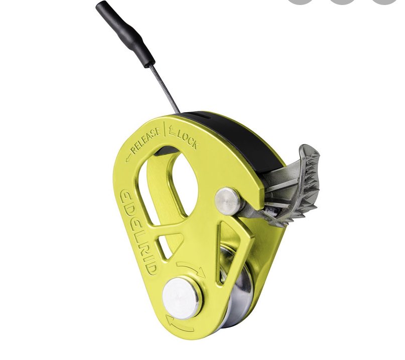 HIOWFRStechrope's tweet photo. Xmas came early! 2020 competition season planning requires a gear refresh. So grateful to Edelrid via their UK dealer eclipse climbing for their support with new rigging bags, gloves and the awesome little #spoc. This looks like a superb alternative to the mini traxion #techrope https://t.co/607TD7l6vJ