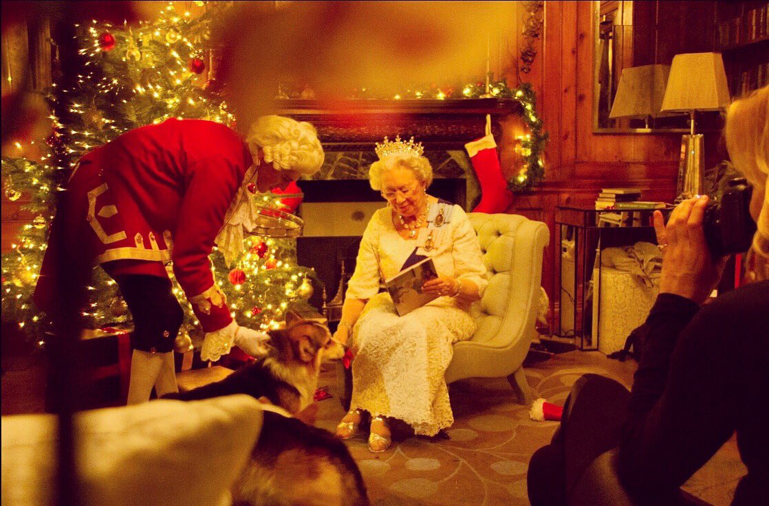 alisonjackson's tweet image. Shooting that perfect Xmas scene! 🎁✨

#lightcameraaction #photoshoot #studio #studiolife #festive #alisonjackson #spoofqueen #art #17daystogo #xmas #xmasspecial #queen
#santa #party #itscoldoutside #xmastime #spoof
