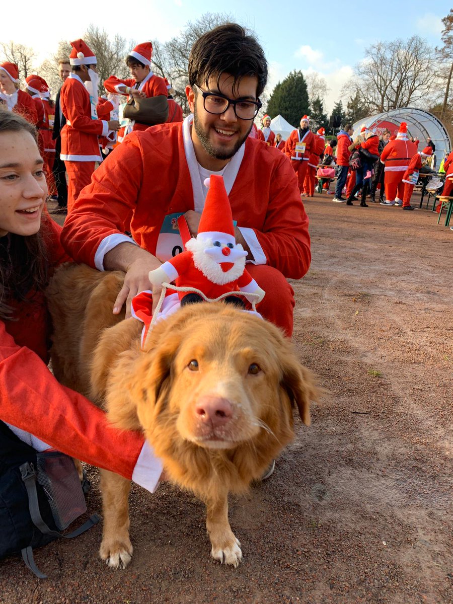 GOSHCharity's tweet photo. Good morning from Brockwell Park! It’s almost time for our festive fun run, #LondonSantaDash. Thousands of Santas will be joining us today – as well as Barney the dog! All to kick start Christmas and make a difference for @GreatOrmondSt. Stay tuned! https://t.co/boMXO5lREU