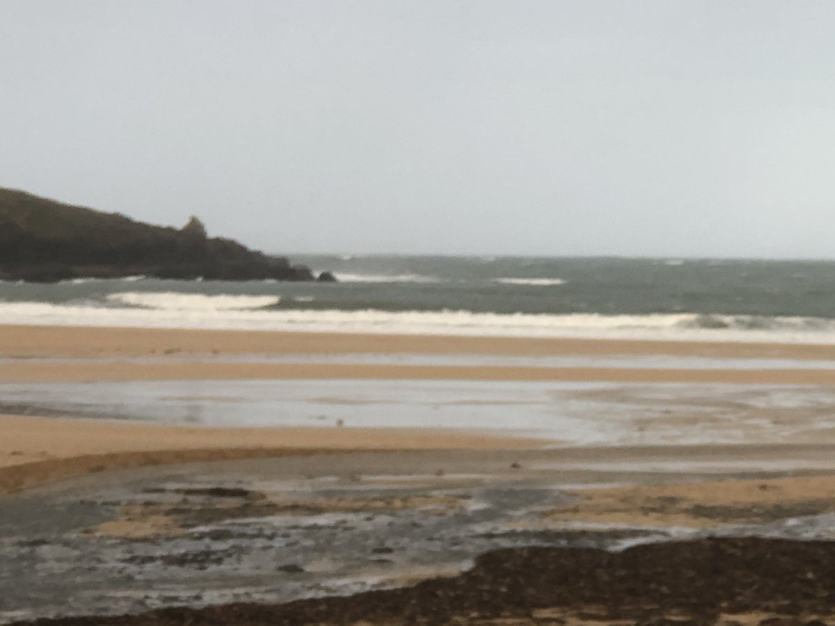 wavessurfschool's tweet image. 8/12/19. It’s quite windy with heavy showers. Harlyn bay is 4ft cross shore and choppy. There is a bit of wave here if your keen. Forecasts suggest this will build through the day, it could be big here by tonight #wavessurfschool #surfschool #surflessons